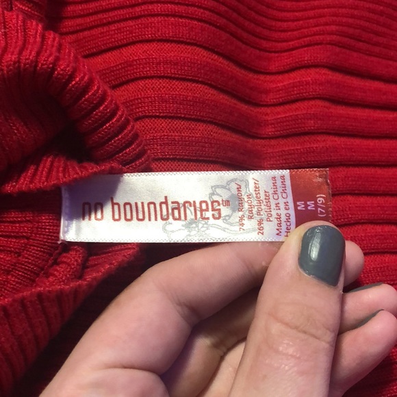 No boundaries red medium sized turtle neck - Picture 3 of 4